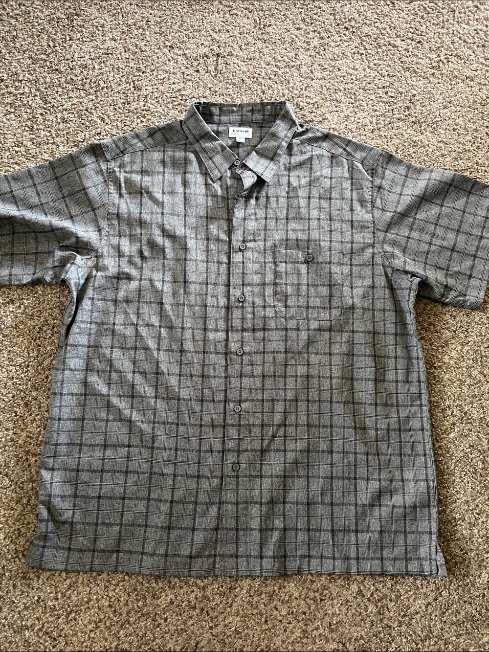 Haggar Men's Short Sleeve Gray Plaid Button-Down Shirt